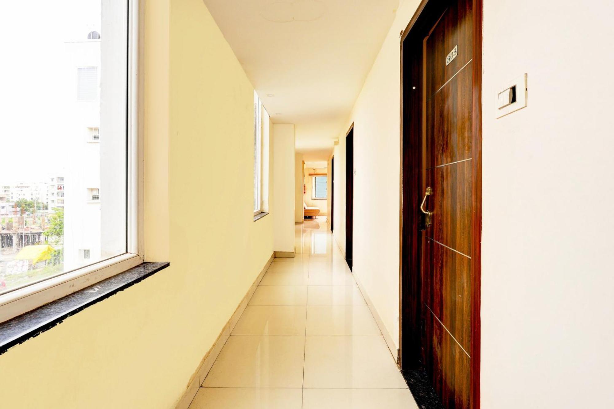Super Hotel O Mahanadu Formerly Akshaya Bheemas Vijayawāda エクステリア 写真